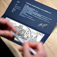 Pamětní list Český lev 2025 s podpisem autora (ČM 2025)