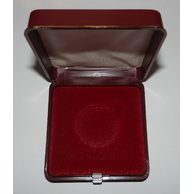 Červená plastová etue ČNB  6,5 x 6,5cm - průměr 28mm