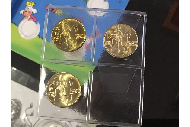 Dvacetikorunová kapsa včetně tří mincí s letopočtem 2018, 2019, 2020 (20 Kč - sv. Václav na koni)